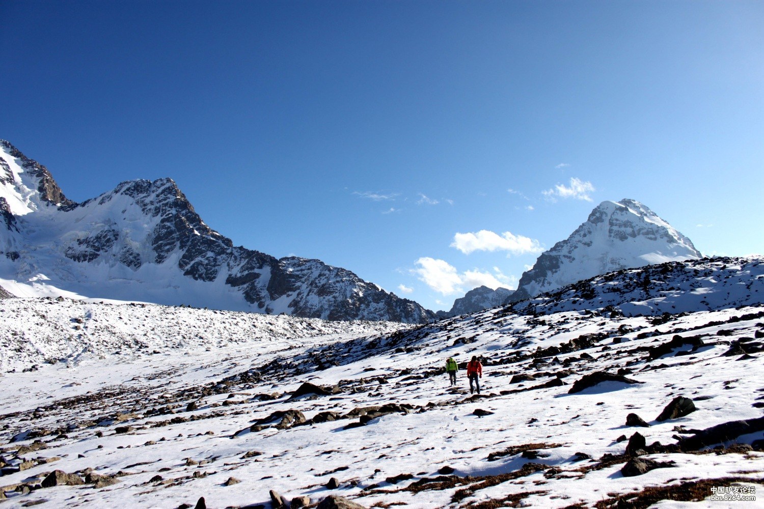 新疆博格达峰登顶第一视角,博格达峰下乌鲁木齐达坂城区