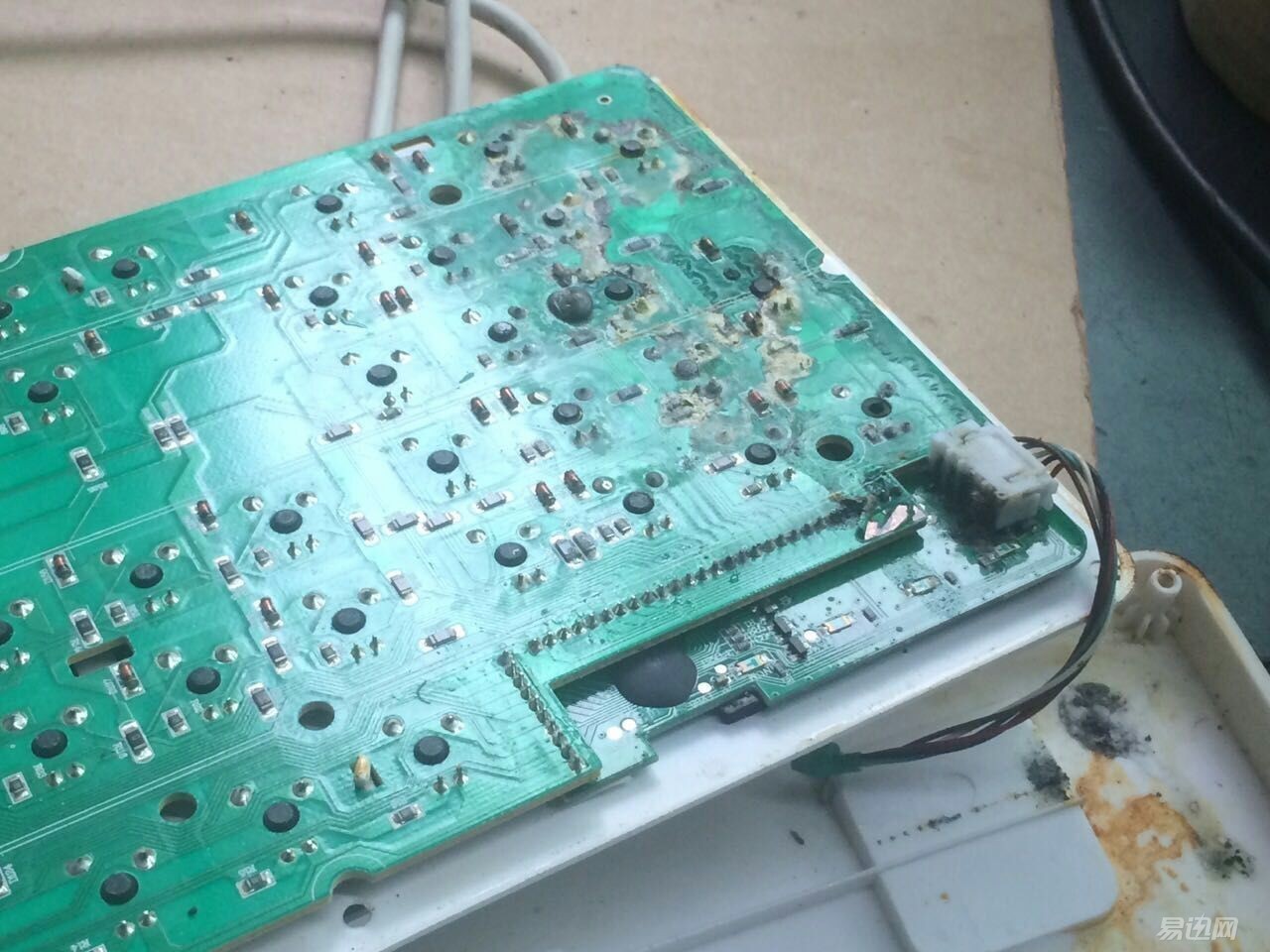 键盘进水后怎么确定坏了,键盘进水了怎么不亮