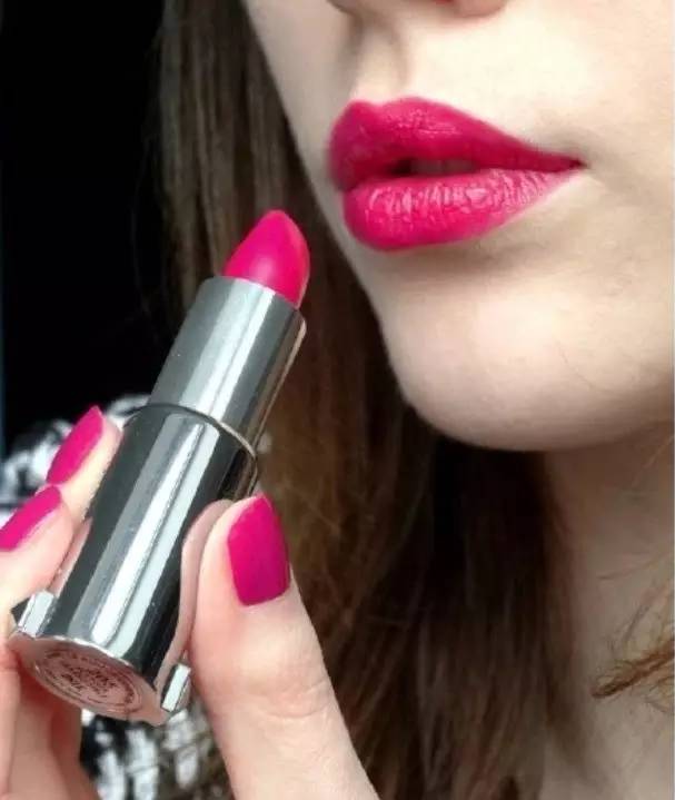 没有一支口红解决不了的问题,世上没有一件事是处理不了的