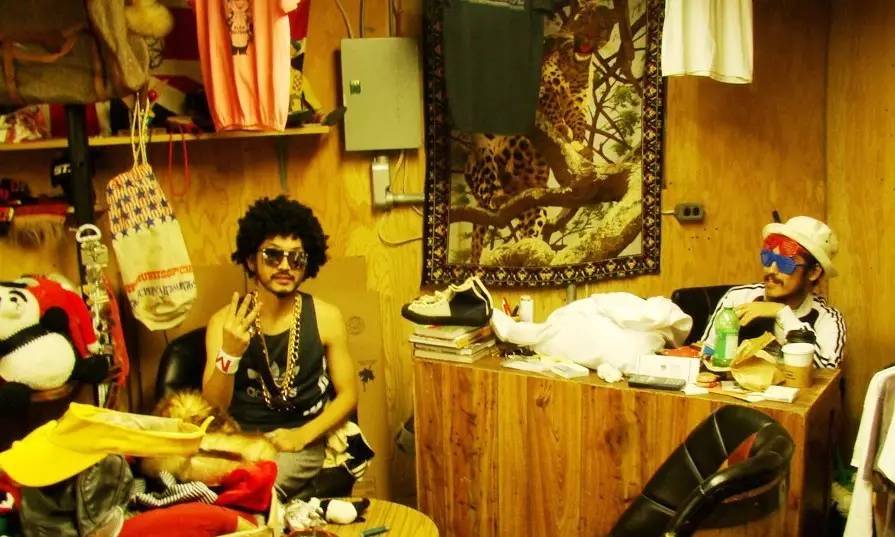 上千块的PALACE、GOSHA复古风单品，这店只需几分之一