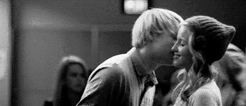 等我有钱的时候爱情和面包都有了 (你给我爱情面包我自己买)