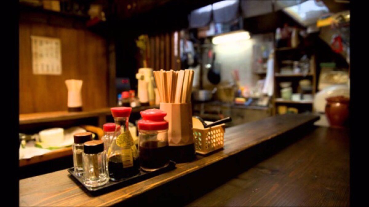 一个单身老男人喝酒,一个单身男人在家吃什么好