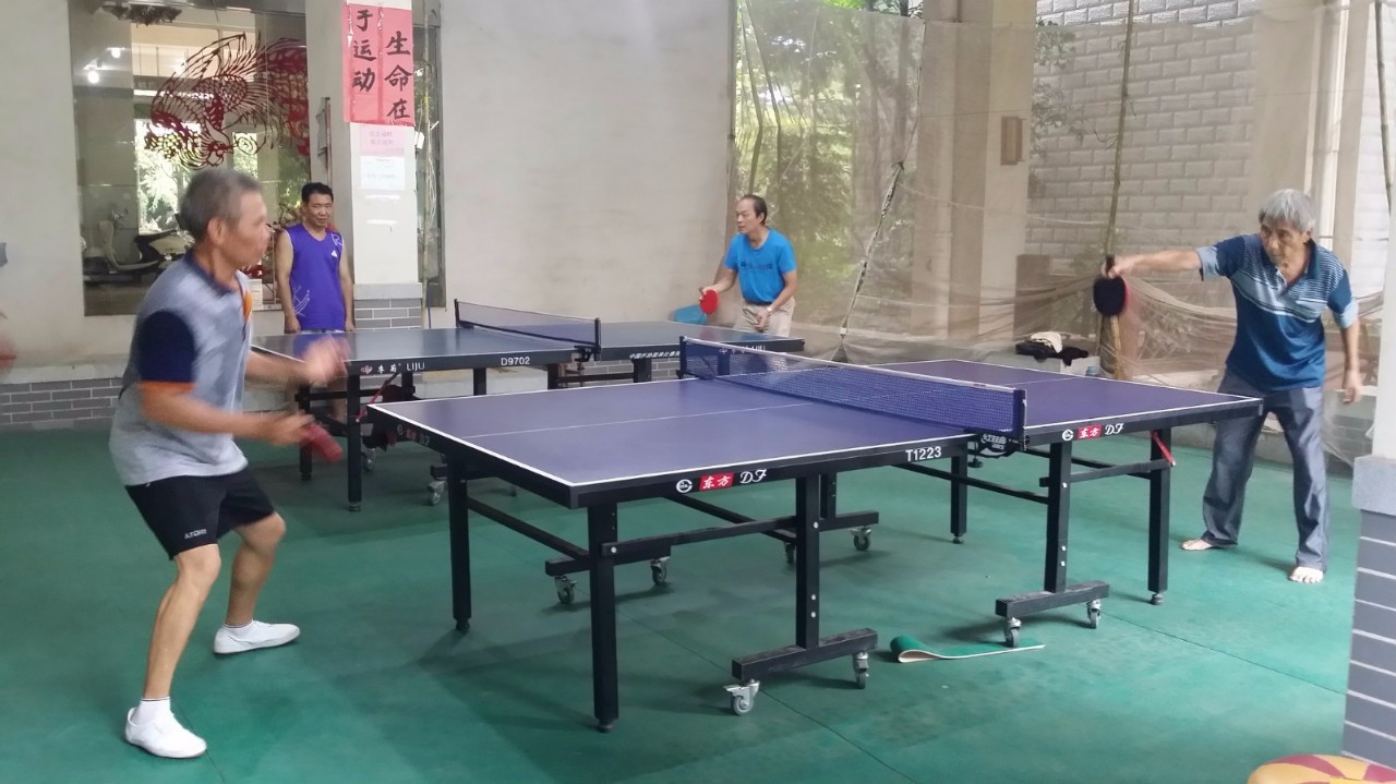 南宁高位截肢男子坚持练球康复，竟带出一支草根乒乓球队！