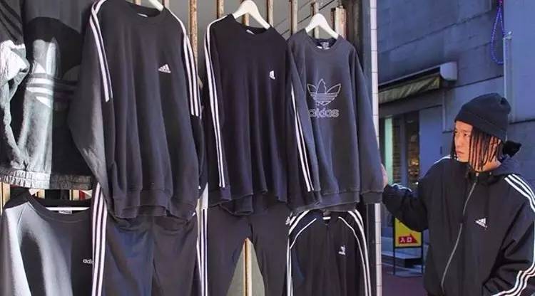 上千块的PALACE、GOSHA复古风单品，这店只需几分之一