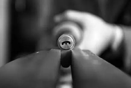 细思极恐隐藏细节,细思极恐被撬门图