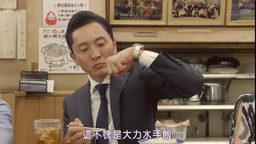 一个单身老男人喝酒,一个单身男人在家吃什么好