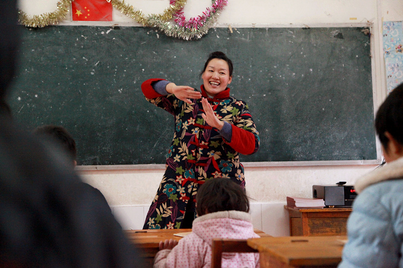 山巅教学点：一对父子60载坚守