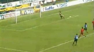 足球倒钩射门集锦大个子,足球小将双人倒钩动画原视频