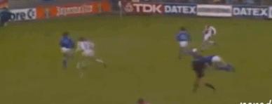 足球倒钩射门集锦大个子,足球小将双人倒钩动画原视频