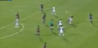 足球倒钩射门集锦大个子,足球小将双人倒钩动画原视频