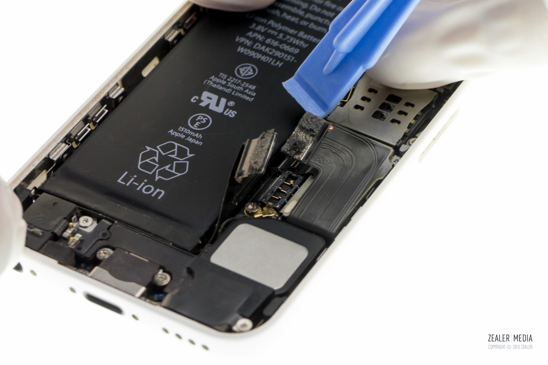 拆修iphone手机,苹果5c换后壳