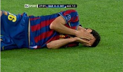 不同球星遇到对手犯规后的反应,球星的自我修养