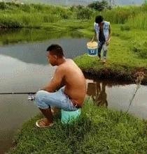 移动公司老总遭到巫婆诅咒，一个月只能说一个字。