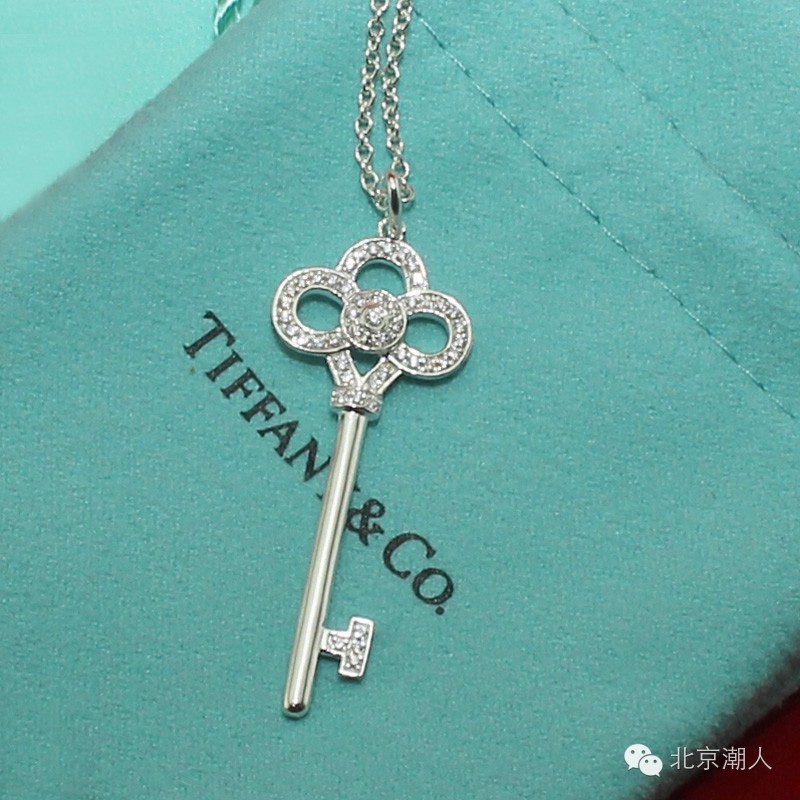 为什么每个女人都要有一串石榴石,为什么每个女人要有一件羊绒大衣