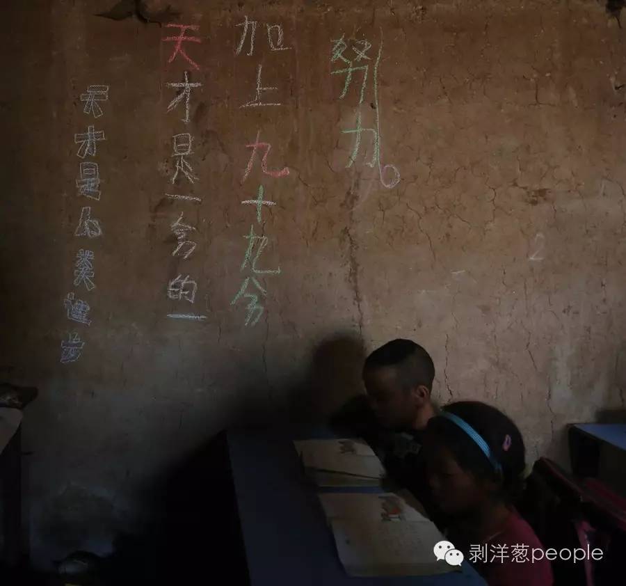 四川凉山大山里的孩子纯图片,大凉山村娃的励志故事