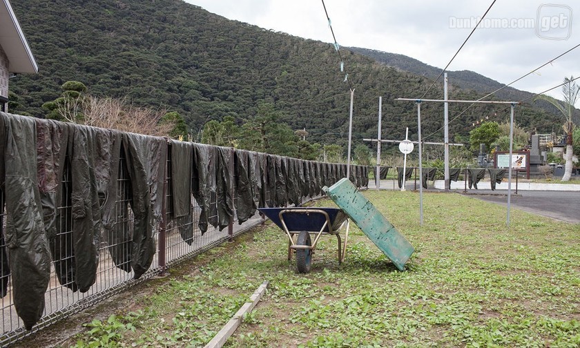 把衣服放泥里滚？来看看visvim真正的泥染过程