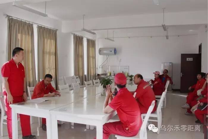 选择平庸虽稳妥，但绝无色彩丨风城之声