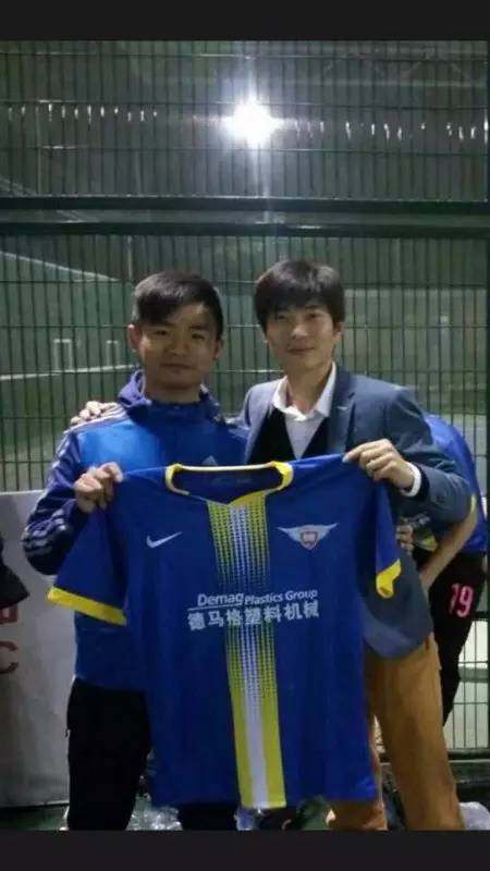 蚂蚁足球专访上海业余足坛新贵--小村庄