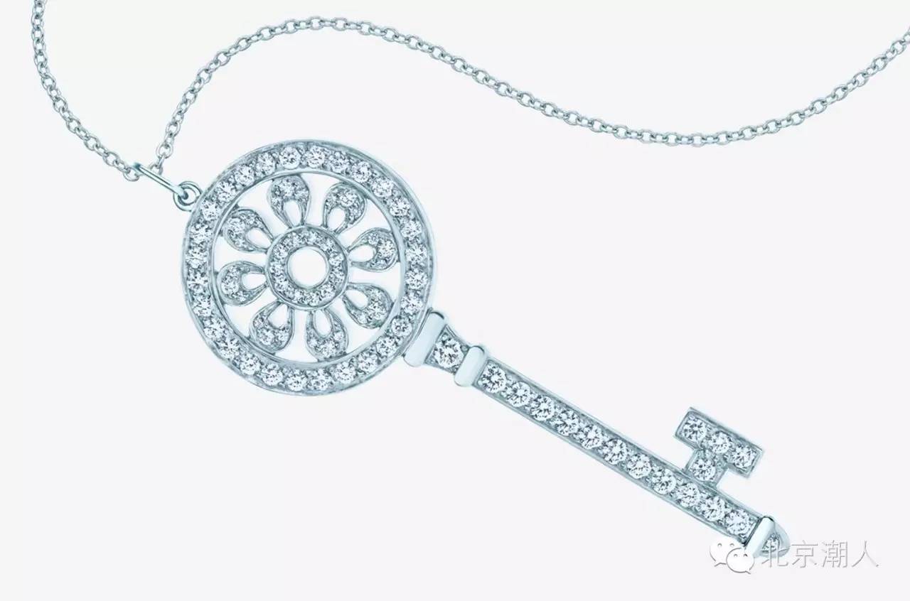 为什么每个女人都要有一串石榴石,为什么每个女人要有一件羊绒大衣