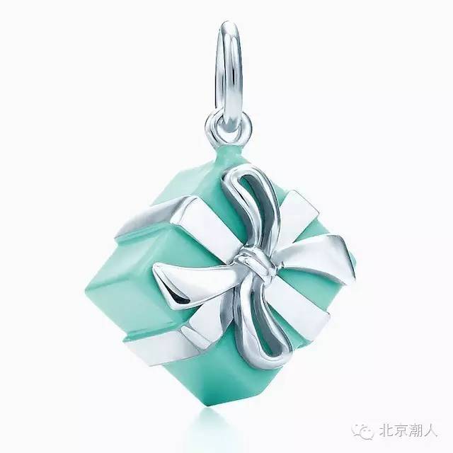 为什么每个女人都要有一串石榴石,为什么每个女人要有一件羊绒大衣