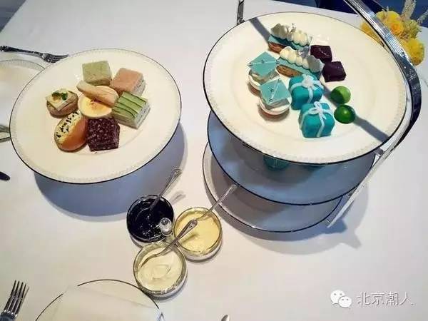 为什么每个女人都要有一串石榴石,为什么每个女人要有一件羊绒大衣