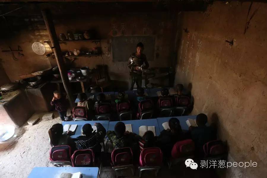 四川凉山大山里的孩子纯图片,大凉山村娃的励志故事