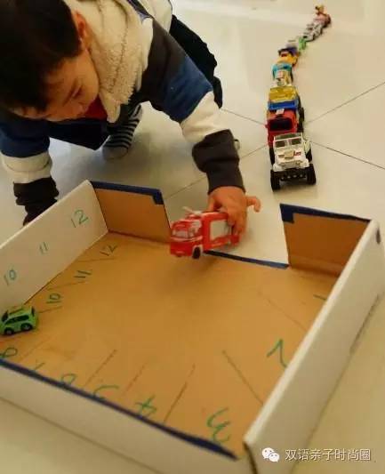 纸板益智类亲子游戏室内幼儿园,亲子纸箱游戏