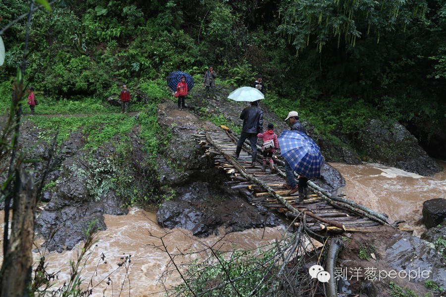 四川凉山大山里的孩子纯图片,大凉山村娃的励志故事