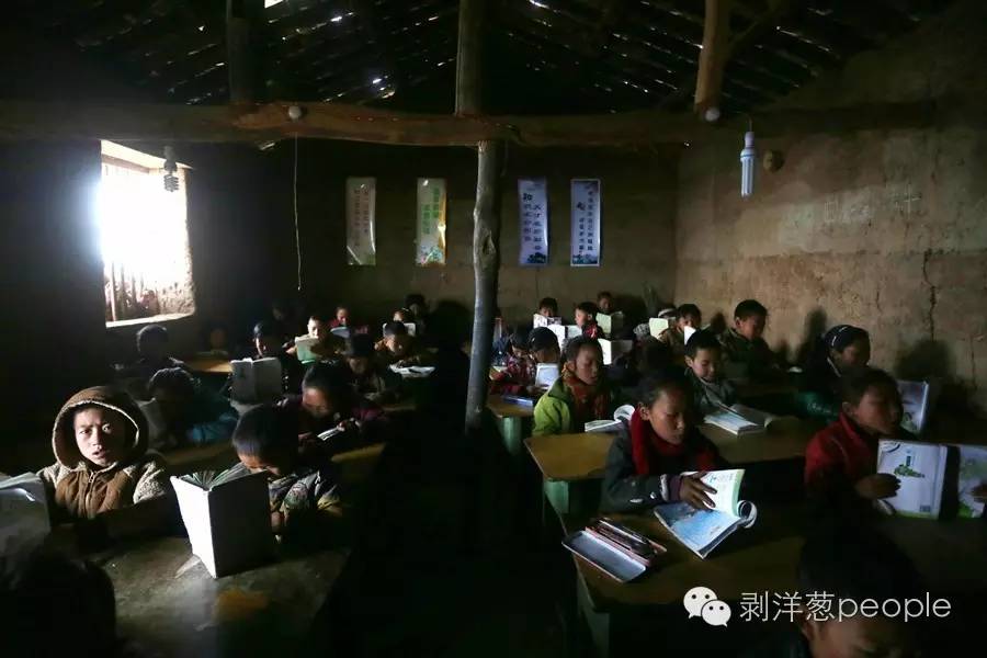 四川凉山大山里的孩子纯图片,大凉山村娃的励志故事