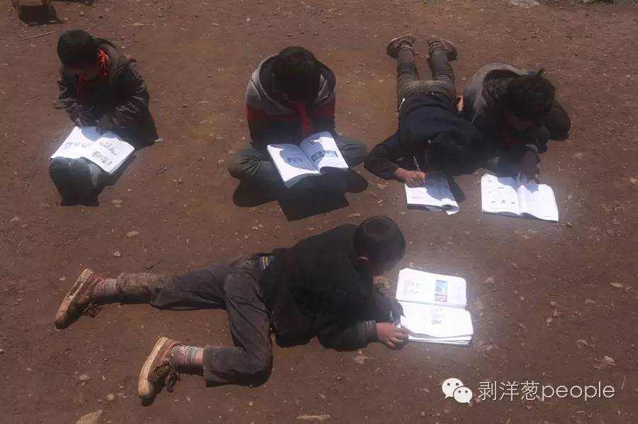 四川凉山大山里的孩子纯图片,大凉山村娃的励志故事