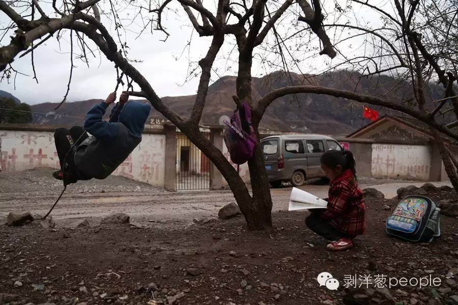 四川凉山大山里的孩子纯图片,大凉山村娃的励志故事