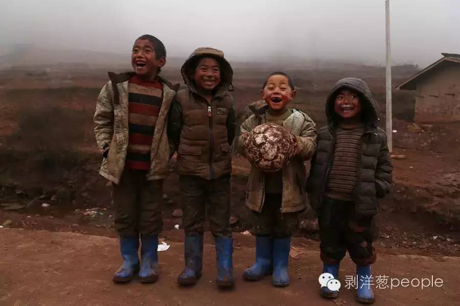 四川凉山大山里的孩子纯图片,大凉山村娃的励志故事