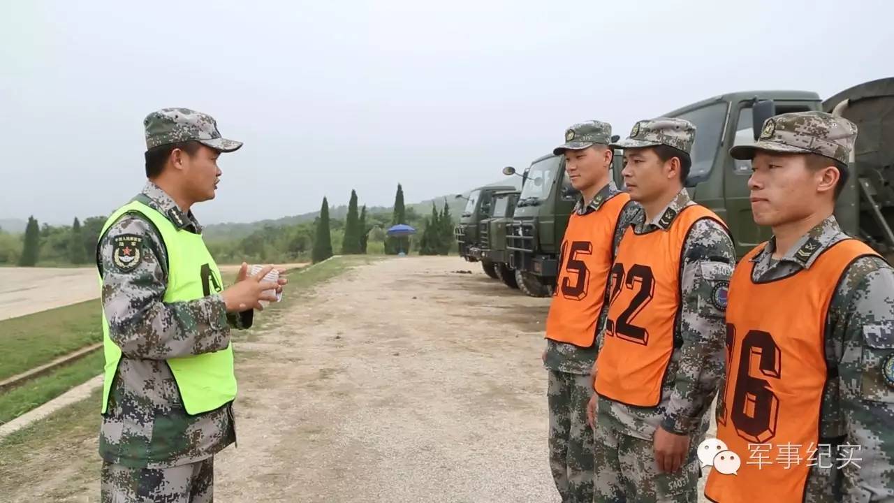 极限驾驶就是“辣”么帅！看兵哥哥驾驭“铁马”的速度与激情！