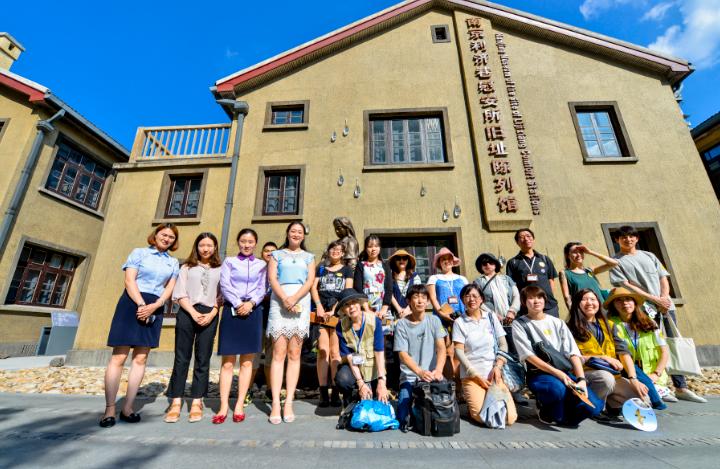 日本女政客稻田朋美,日本女防卫大臣稻田朋美