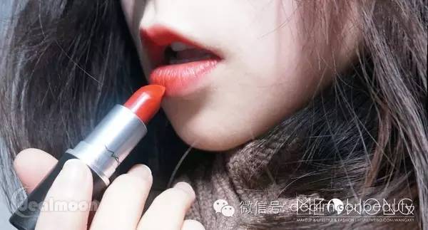 晒货粉丝高清试色今年夏天最值得买的11支唇膏