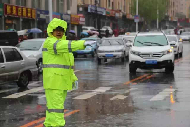 八一建军节兵哥转身变警察叔叔,军营八一特刊