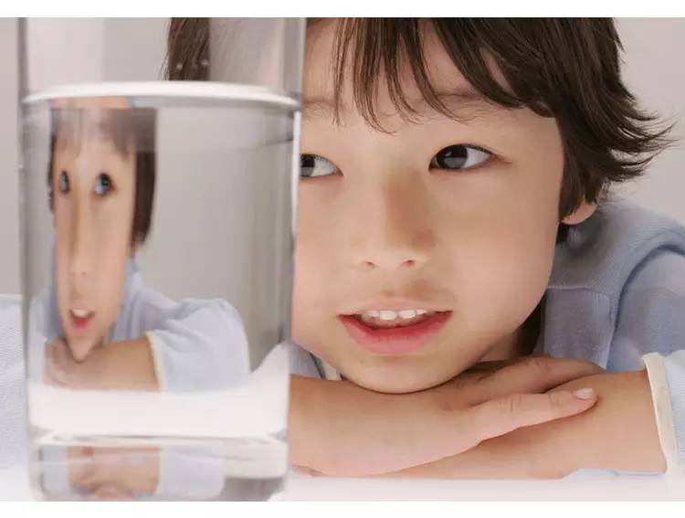 宝宝饮水中毒的危害,喝水不当竟会中毒如何健康饮水