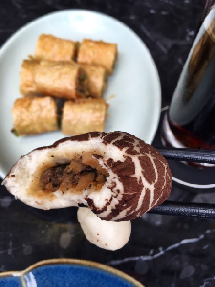 刷爆朋友圈的网红小吃，你吃过了吗！酷暑排队就为吃到它们！