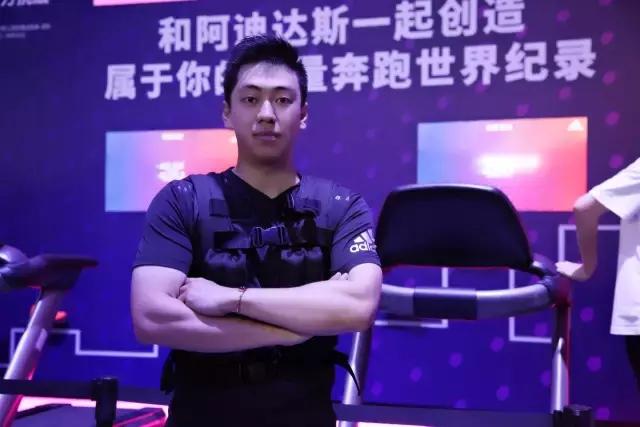 adidas上海南京东路官方旗舰店,adidas运动馆