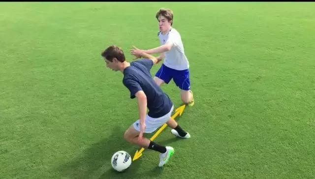 如何像范戴克一样防守,亨利护球动作大全