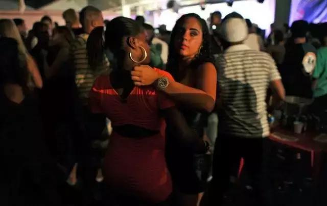 新疆足球vs巴西足球,巴西vs中国