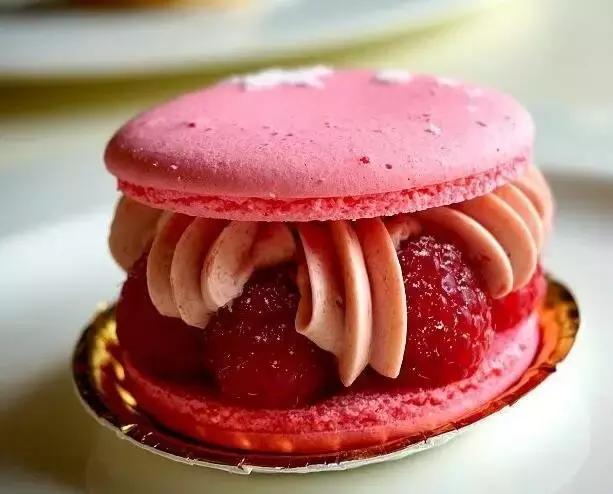 为什么奇怪的草莓是能吃的,草莓长得奇形怪状有没有营养