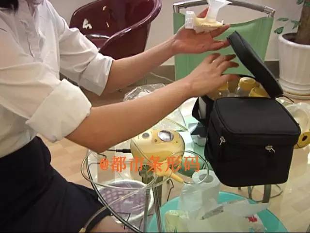 广州妈妈母乳喂养快闪,百名妈妈快闪母乳喂养