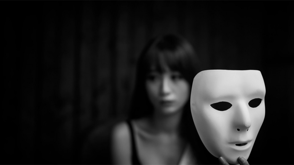 梦见别人被蜜蜂蛰是什么意思,梦见小强是什么前兆