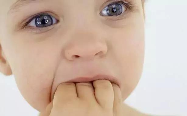 新生儿出生15小时后死亡，院方认为命丧高丽参水