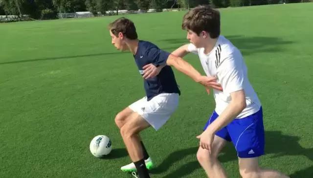 如何像范戴克一样防守,亨利护球动作大全