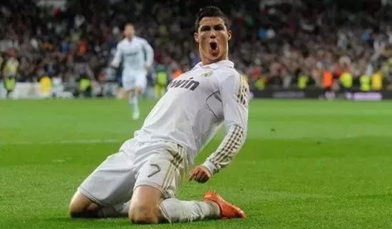 踢足球的男人适合谈恋爱吗,为什么要跟踢足球的男生谈恋爱