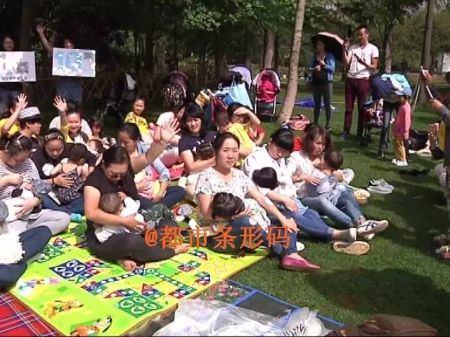 广州妈妈母乳喂养快闪,百名妈妈快闪母乳喂养