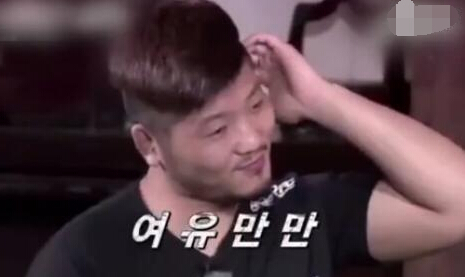 中国小伙掰手腕惊呆外国人,韩国人掰手腕击打中国人