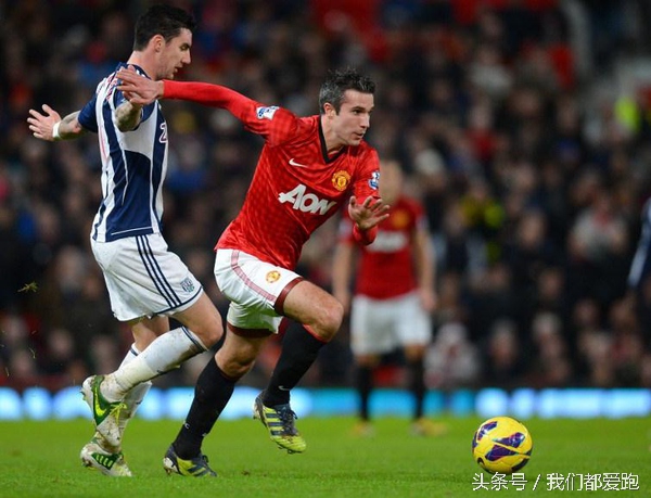 足球运动员为什么喜欢双手叉腰,足球运动员跑步姿势